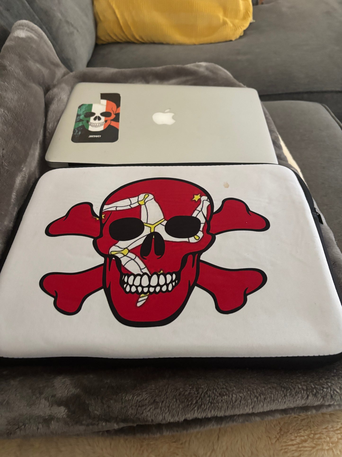 Laptop Sleeve with the Flag of The Isle of Man in a Skull and Crossbones design!